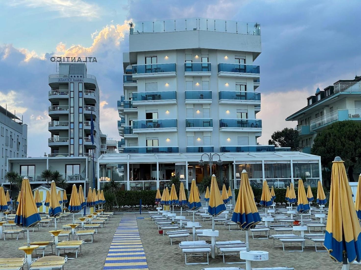 Residence Atlantico ลิโดดิเยโซโล ภายนอก รูปภาพ